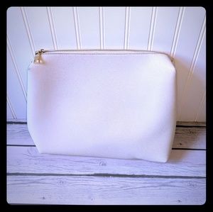 6/$25 ⬇️ Urban Expressions Travel Bag NWOT